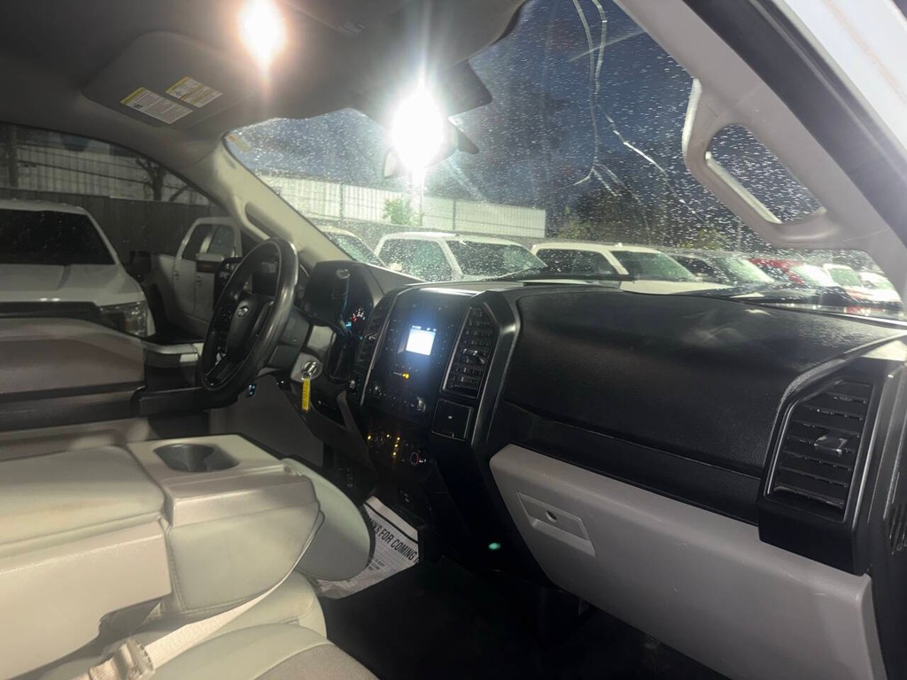 Ford F-150 Vehicle Full-screen Gallery Image 09