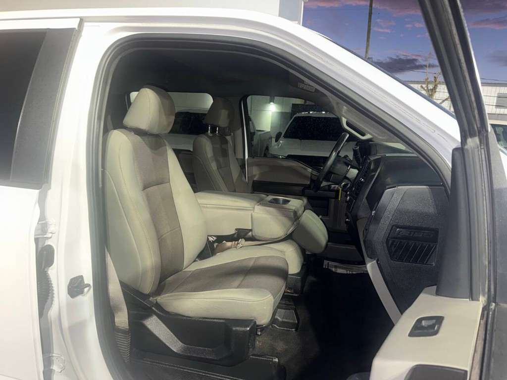 Ford F-150 Vehicle Full-screen Gallery Image 10