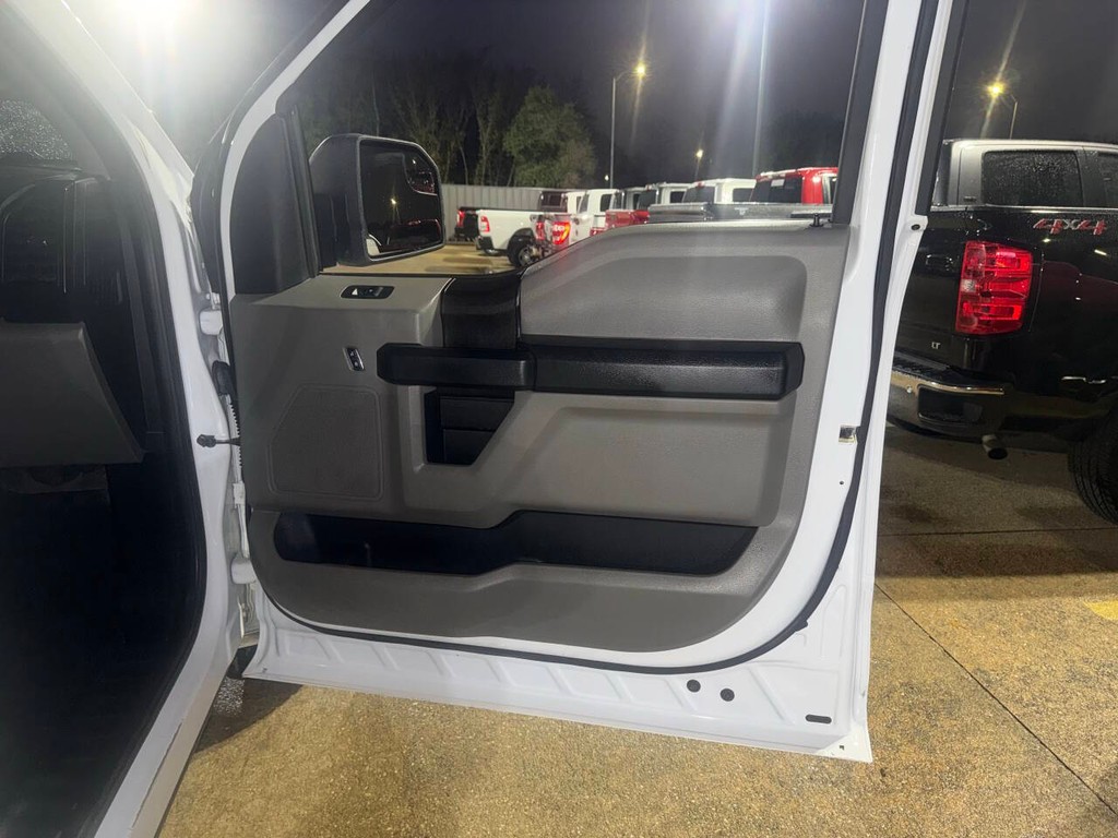 Ford F-150 Vehicle Full-screen Gallery Image 11