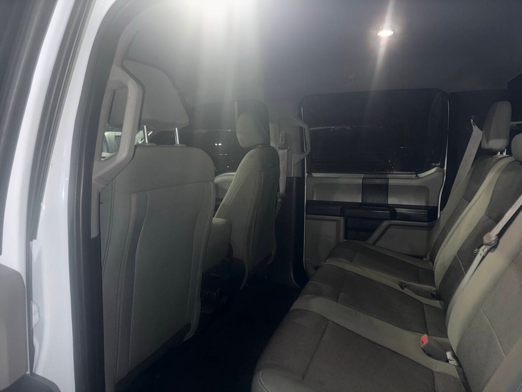 Ford F-150 Vehicle Full-screen Gallery Image 12