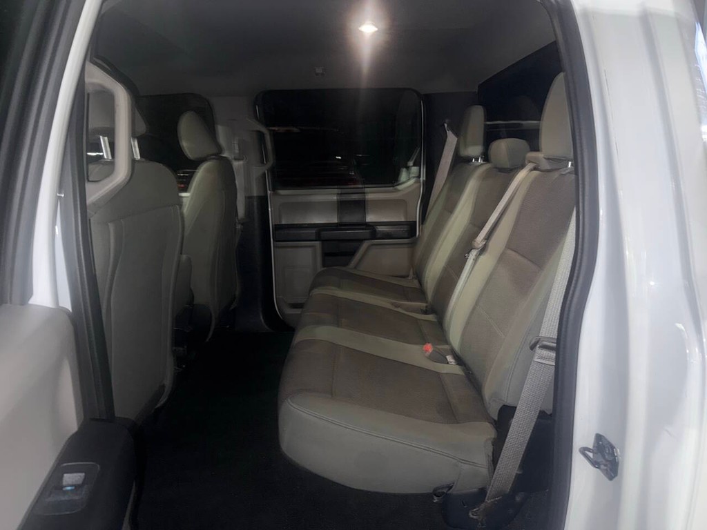 Ford F-150 Vehicle Full-screen Gallery Image 13