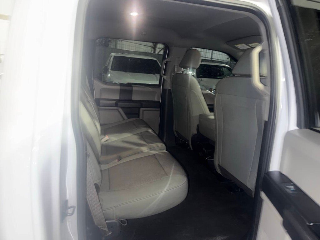 Ford F-150 Vehicle Full-screen Gallery Image 15