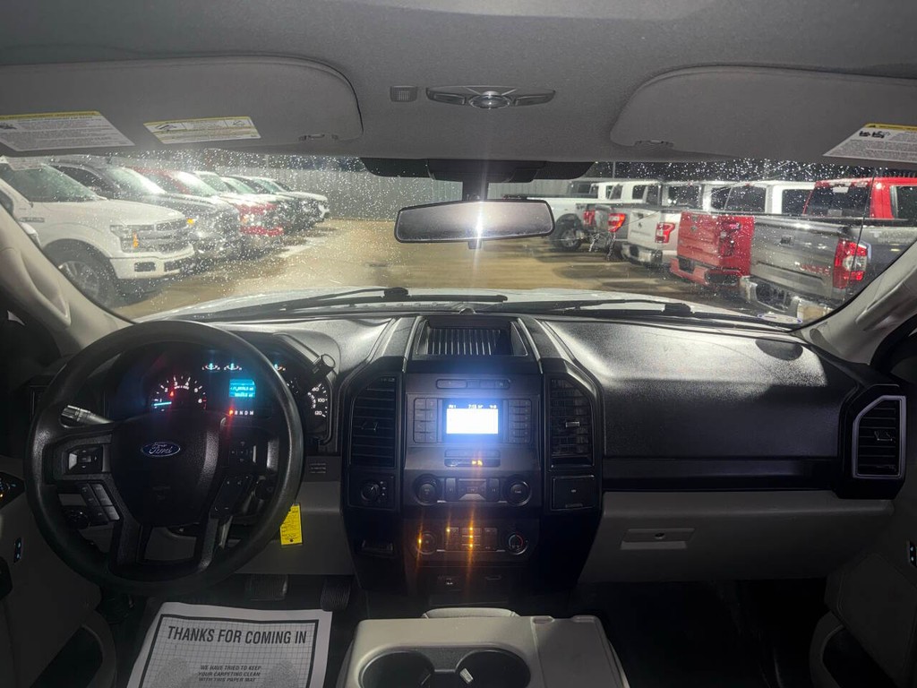 Ford F-150 Vehicle Full-screen Gallery Image 17