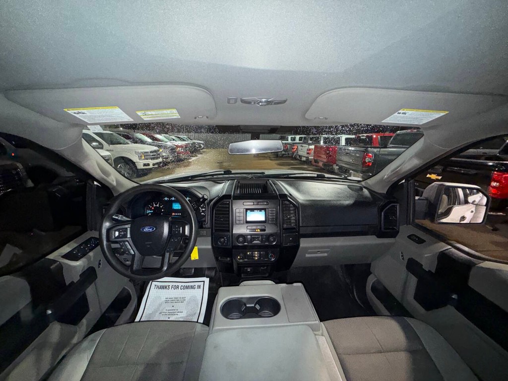 Ford F-150 Vehicle Full-screen Gallery Image 18