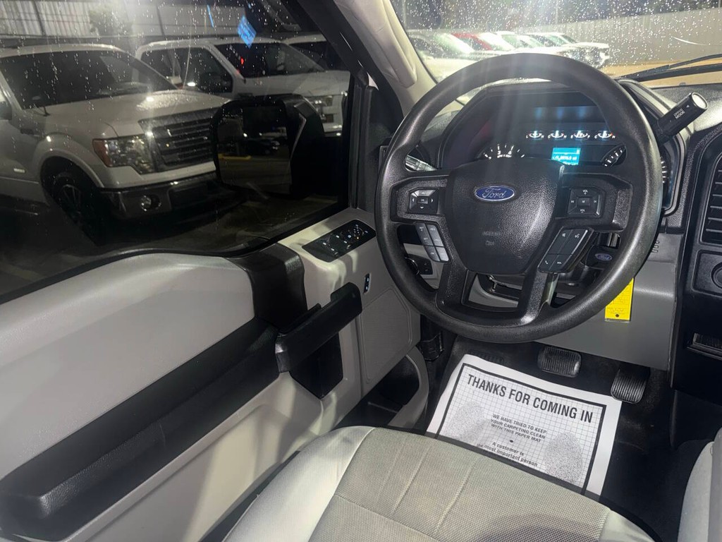 Ford F-150 Vehicle Full-screen Gallery Image 19