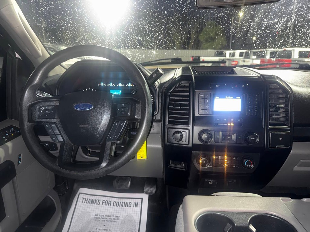 Ford F-150 Vehicle Full-screen Gallery Image 21