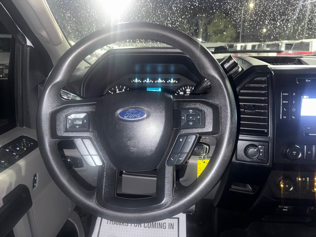 Ford F-150 Vehicle Full-screen Gallery Image 22