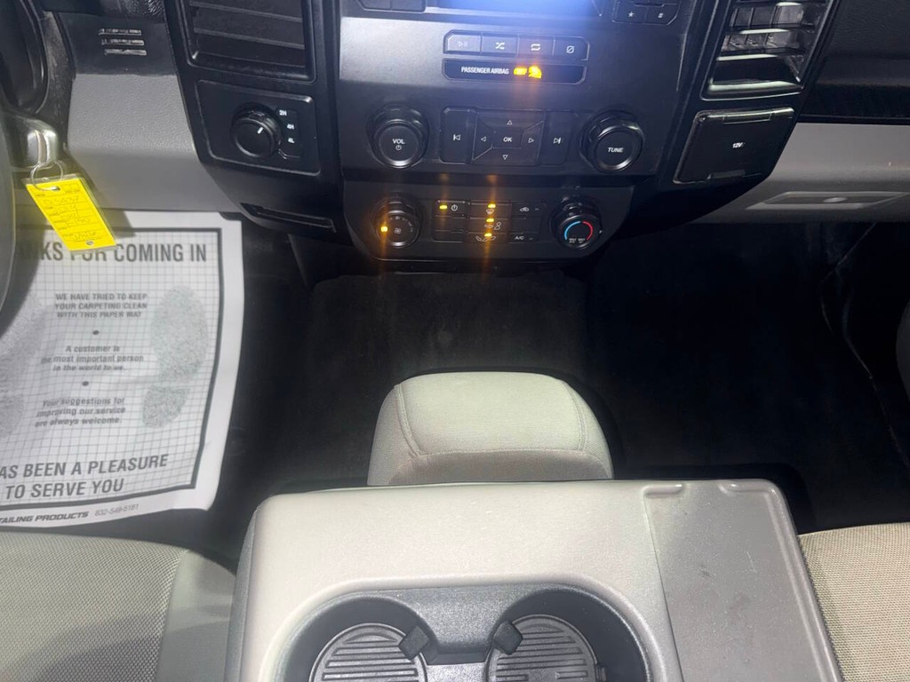 Ford F-150 Vehicle Full-screen Gallery Image 28