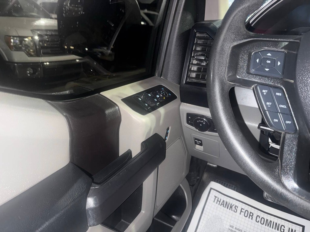 Ford F-150 Vehicle Full-screen Gallery Image 29