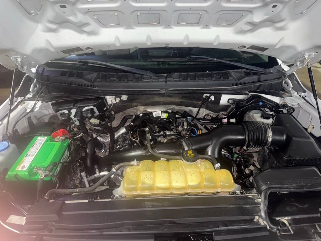 Ford F-150 Vehicle Full-screen Gallery Image 32