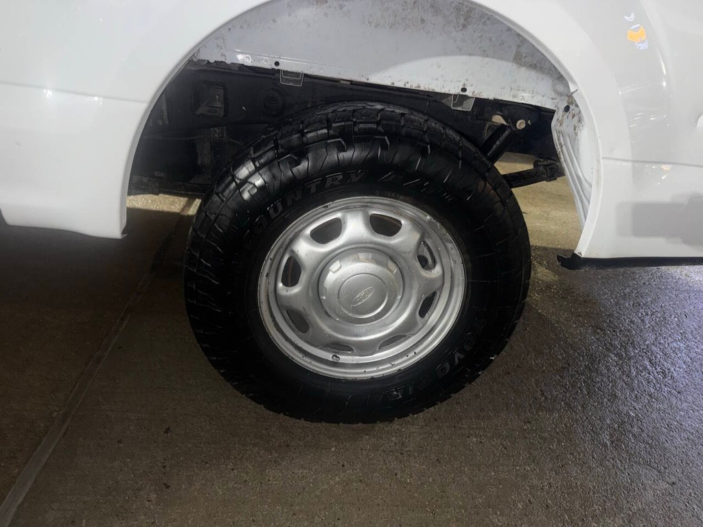 Ford F-150 Vehicle Full-screen Gallery Image 34