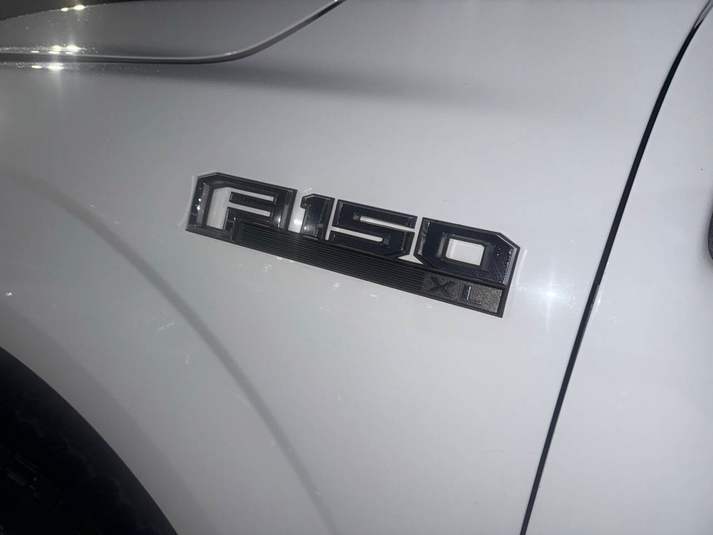 Ford F-150 Vehicle Full-screen Gallery Image 35