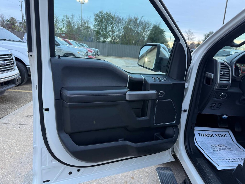 Ford F-150 Vehicle Full-screen Gallery Image 07