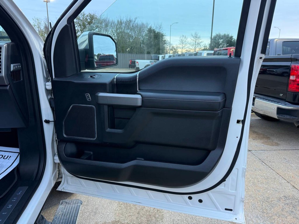 Ford F-150 Vehicle Full-screen Gallery Image 10