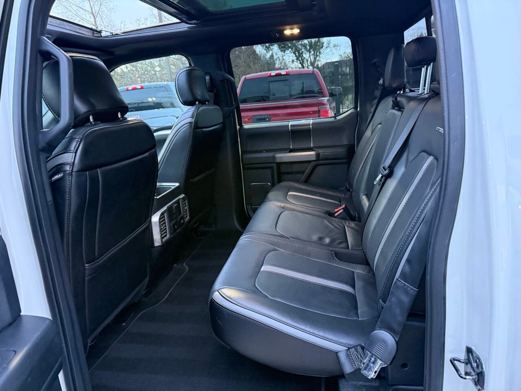 Ford F-150 Vehicle Full-screen Gallery Image 12