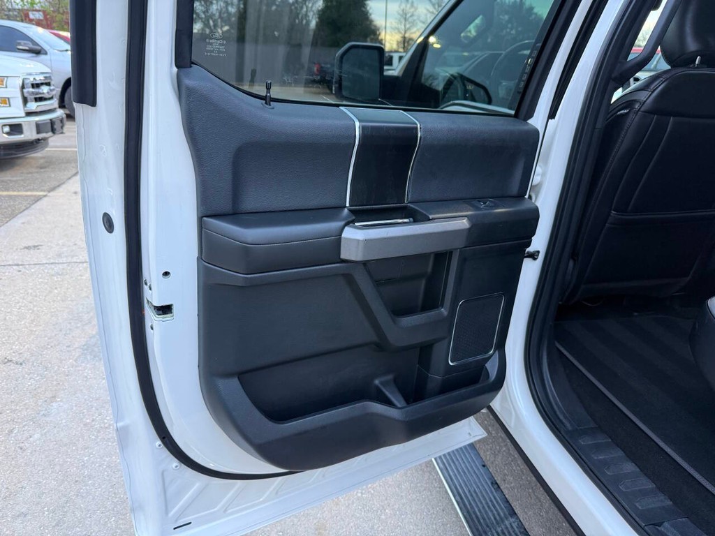 Ford F-150 Vehicle Full-screen Gallery Image 13