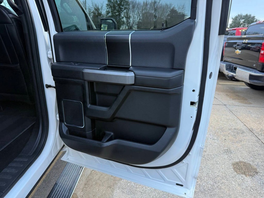 Ford F-150 Vehicle Full-screen Gallery Image 15