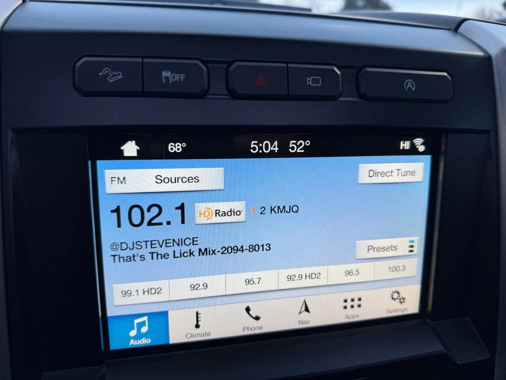 Ford F-150 Vehicle Full-screen Gallery Image 24