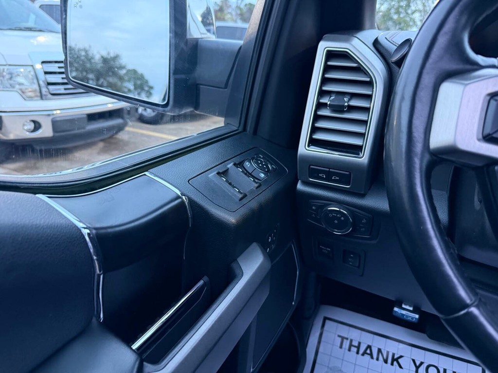 Ford F-150 Vehicle Full-screen Gallery Image 30