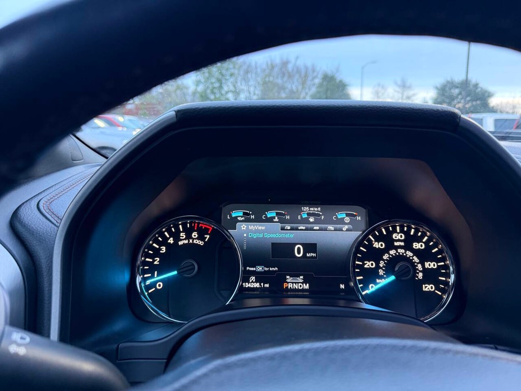 Ford F-150 Vehicle Full-screen Gallery Image 33