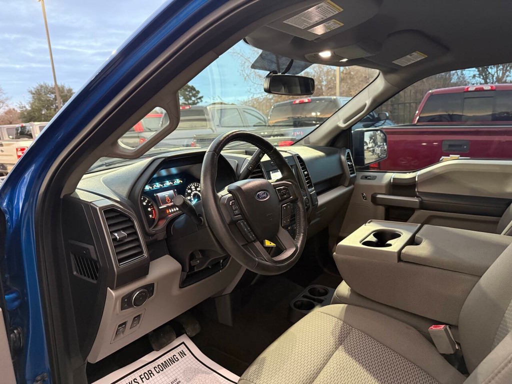 Ford F-150 Vehicle Full-screen Gallery Image 06