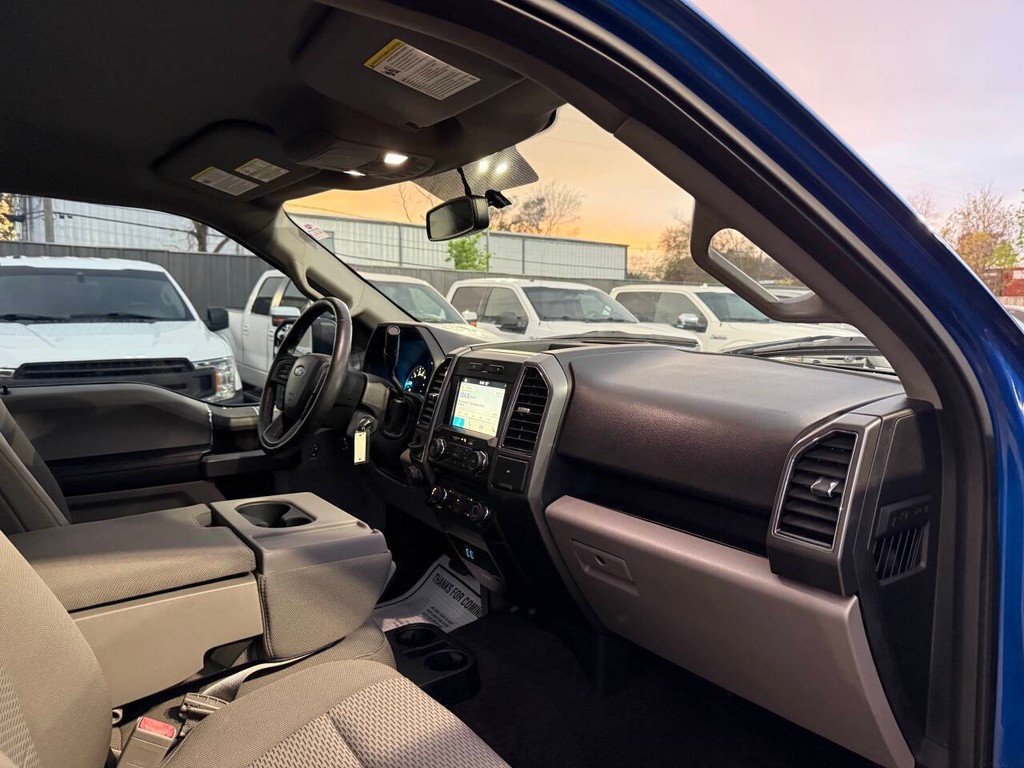 Ford F-150 Vehicle Full-screen Gallery Image 09