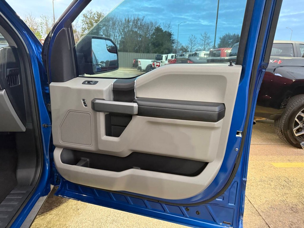 Ford F-150 Vehicle Full-screen Gallery Image 11