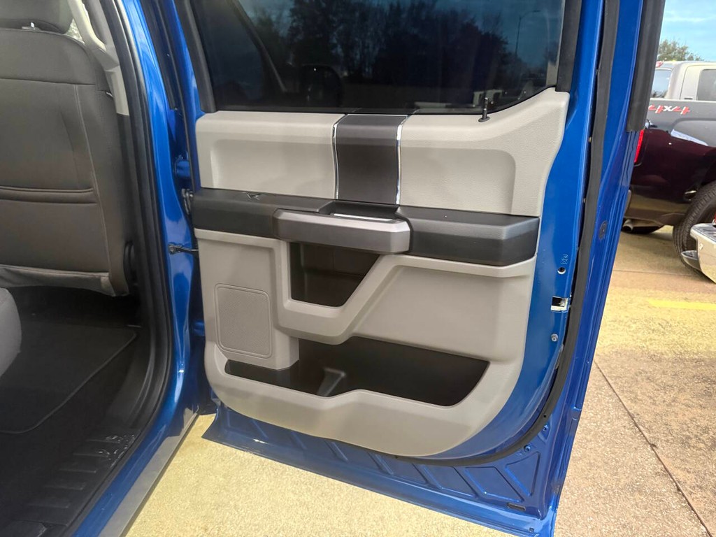 Ford F-150 Vehicle Full-screen Gallery Image 16