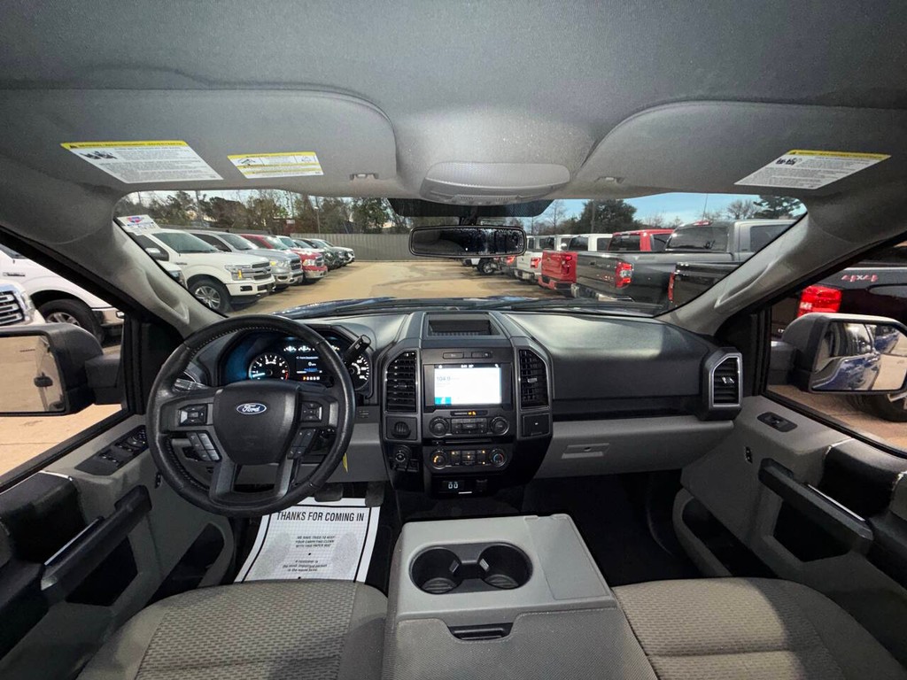 Ford F-150 Vehicle Full-screen Gallery Image 18
