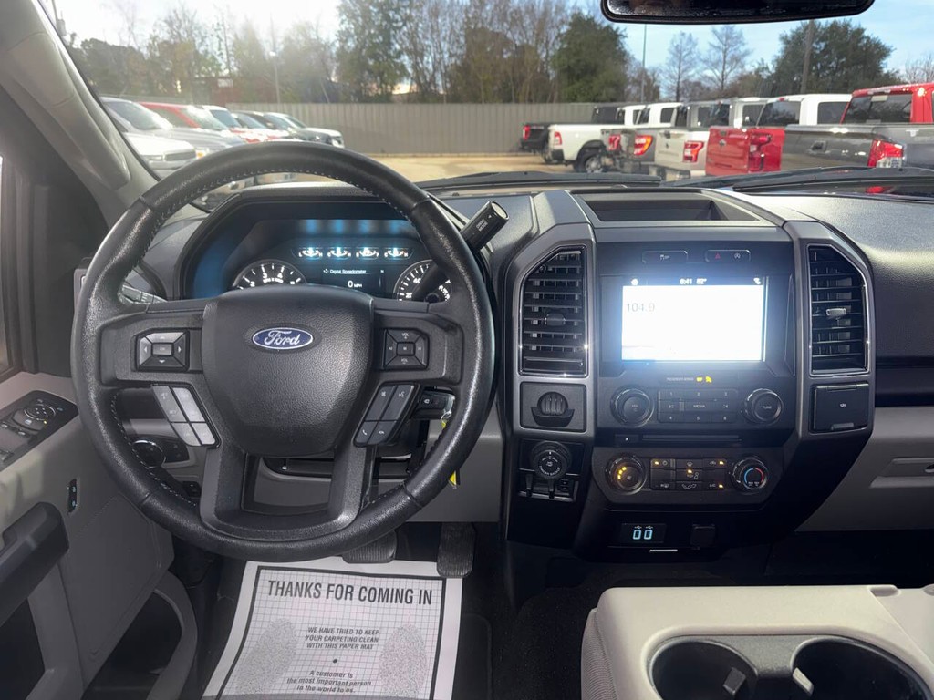 Ford F-150 Vehicle Full-screen Gallery Image 19
