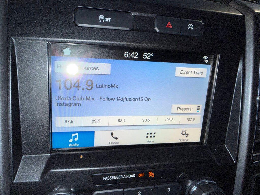 Ford F-150 Vehicle Full-screen Gallery Image 23