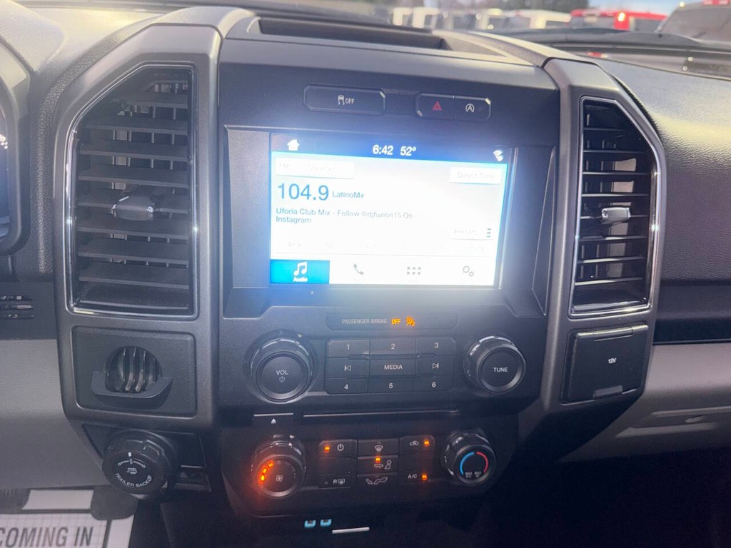 Ford F-150 Vehicle Full-screen Gallery Image 24