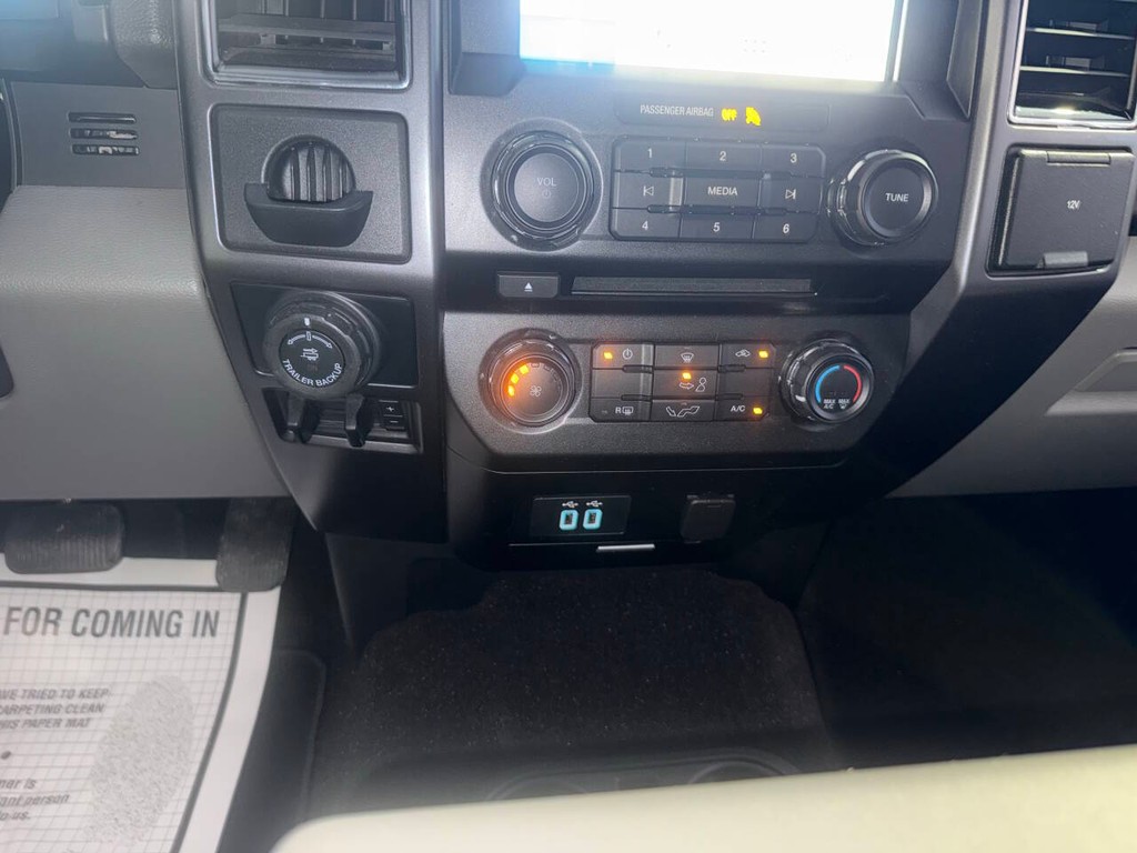 Ford F-150 Vehicle Full-screen Gallery Image 25