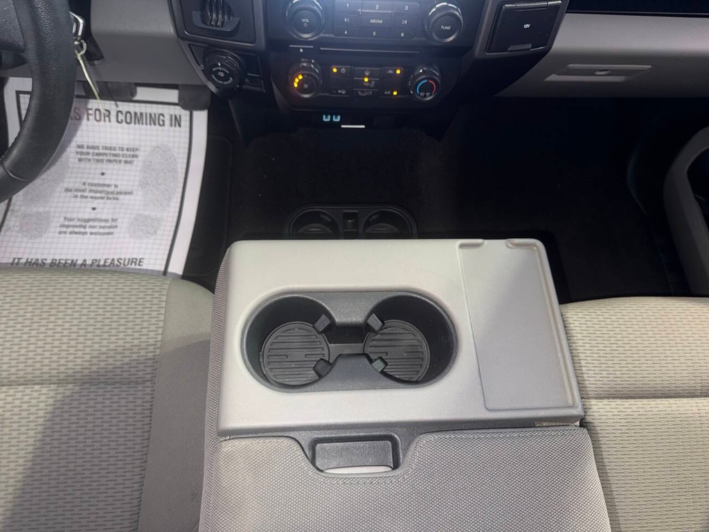 Ford F-150 Vehicle Full-screen Gallery Image 26