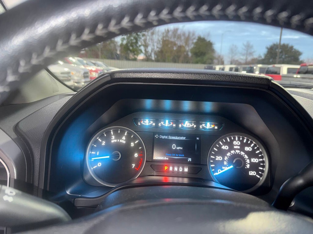 Ford F-150 Vehicle Full-screen Gallery Image 29