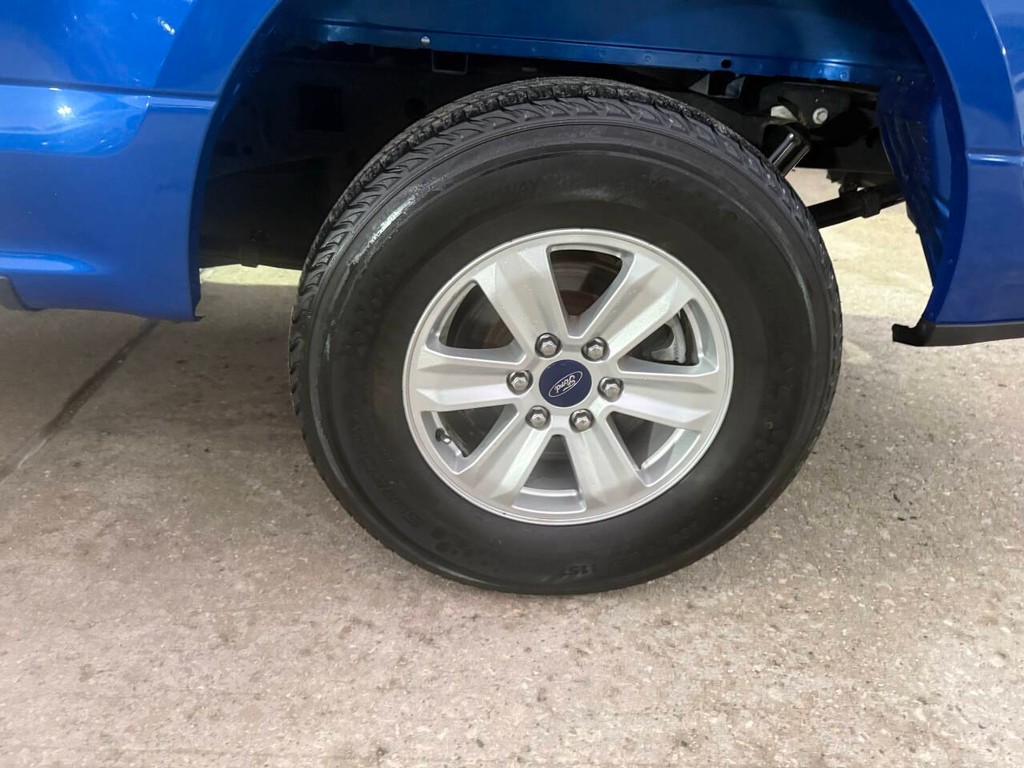 Ford F-150 Vehicle Full-screen Gallery Image 32