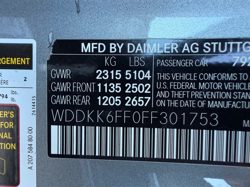 Mercedes-Benz E-Class Vehicle Full-screen Gallery Image 35