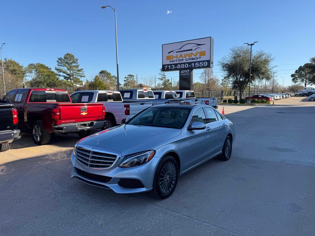 Mercedes-Benz C-Class Vehicle Full-screen Gallery Image 03