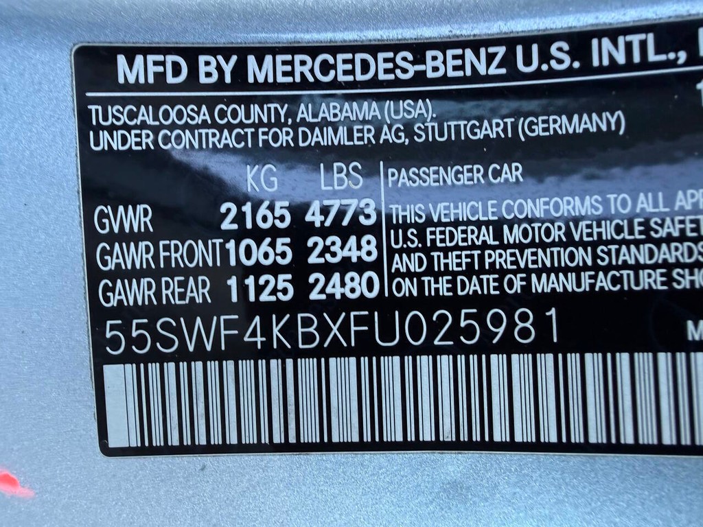 Mercedes-Benz C-Class Vehicle Full-screen Gallery Image 36