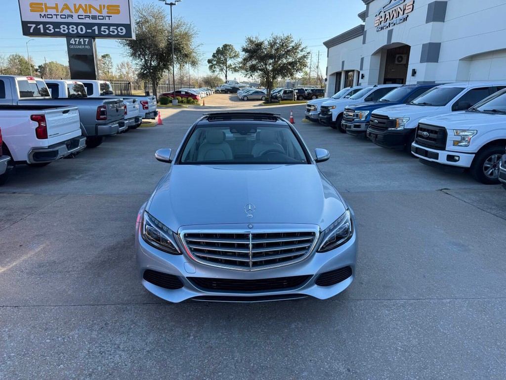 Mercedes-Benz C-Class Vehicle Full-screen Gallery Image 42