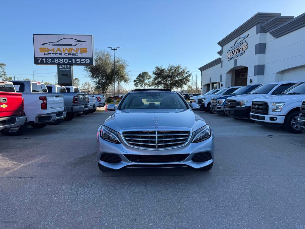 Mercedes-Benz C-Class Vehicle Full-screen Gallery Image 43