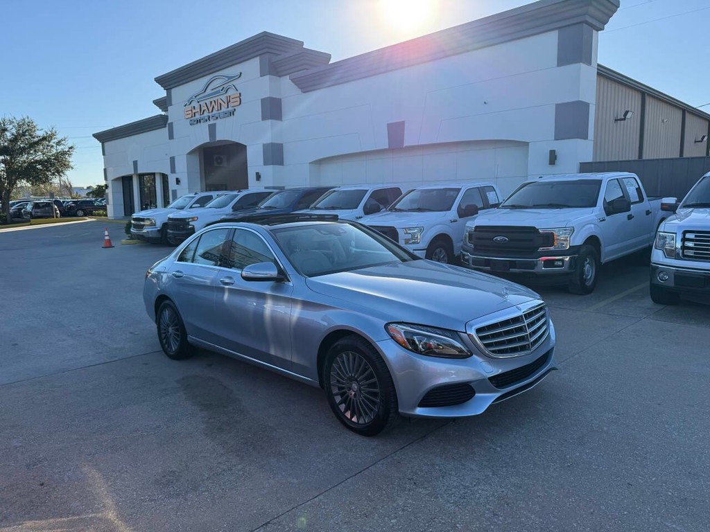 Mercedes-Benz C-Class Vehicle Full-screen Gallery Image 44