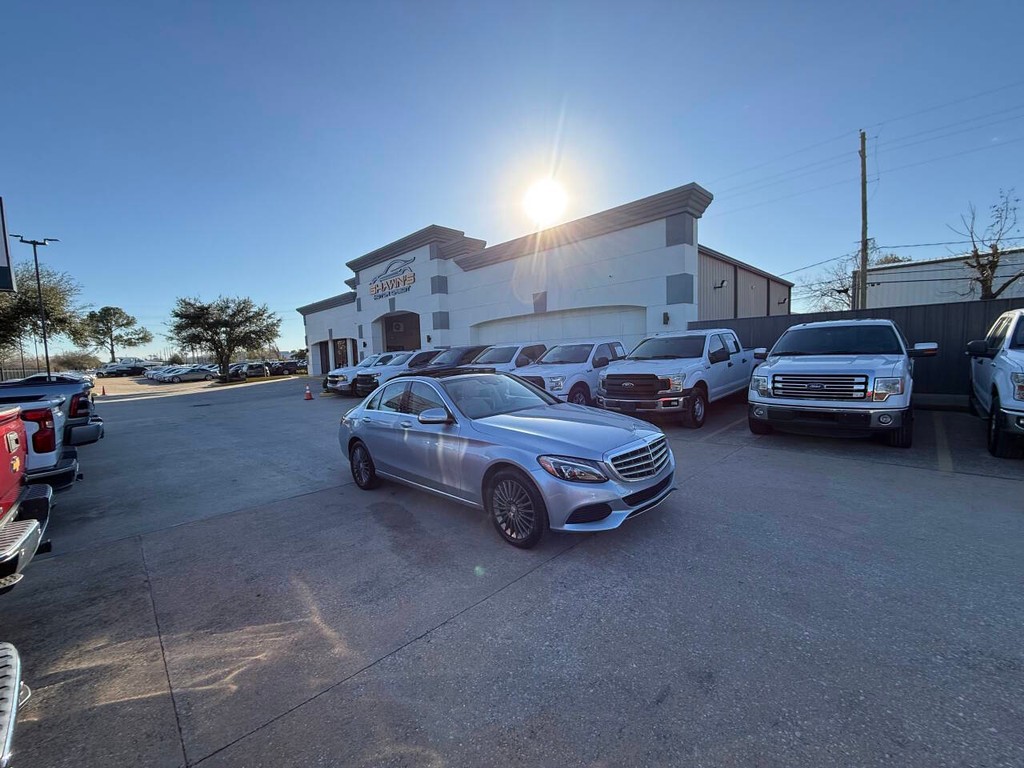 Mercedes-Benz C-Class Vehicle Full-screen Gallery Image 46