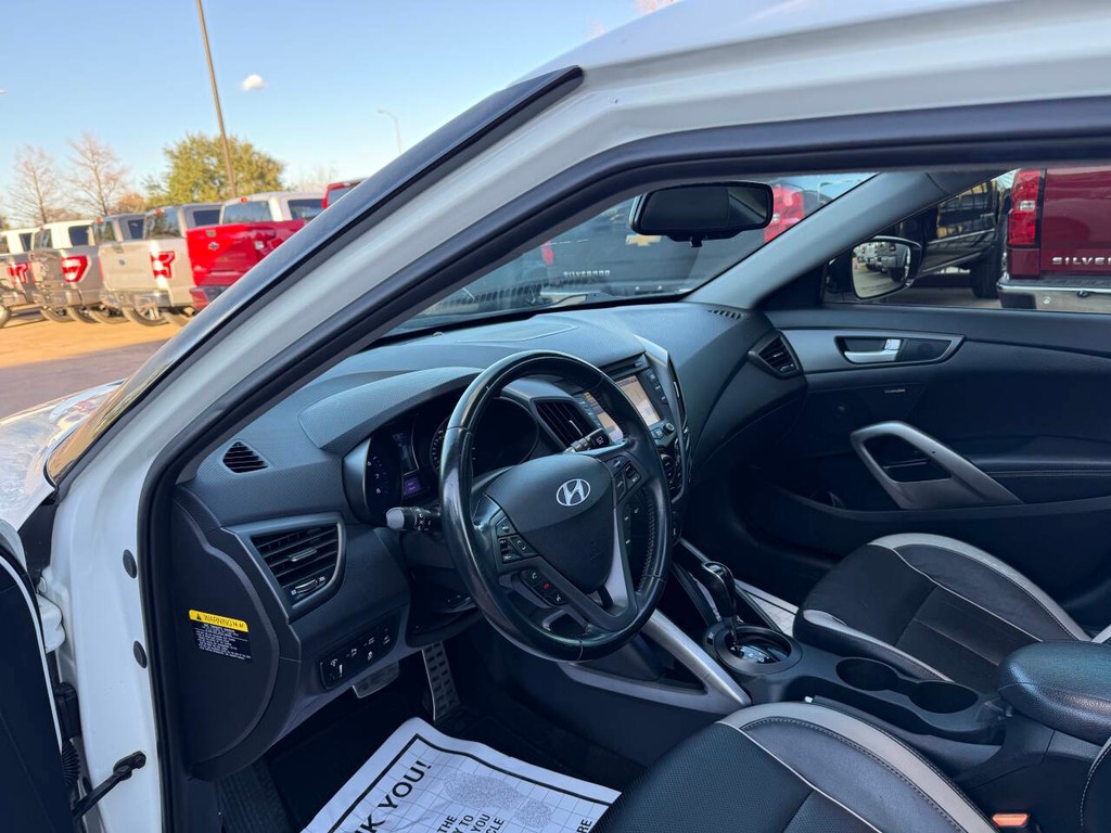 Hyundai Veloster Vehicle Full-screen Gallery Image 06