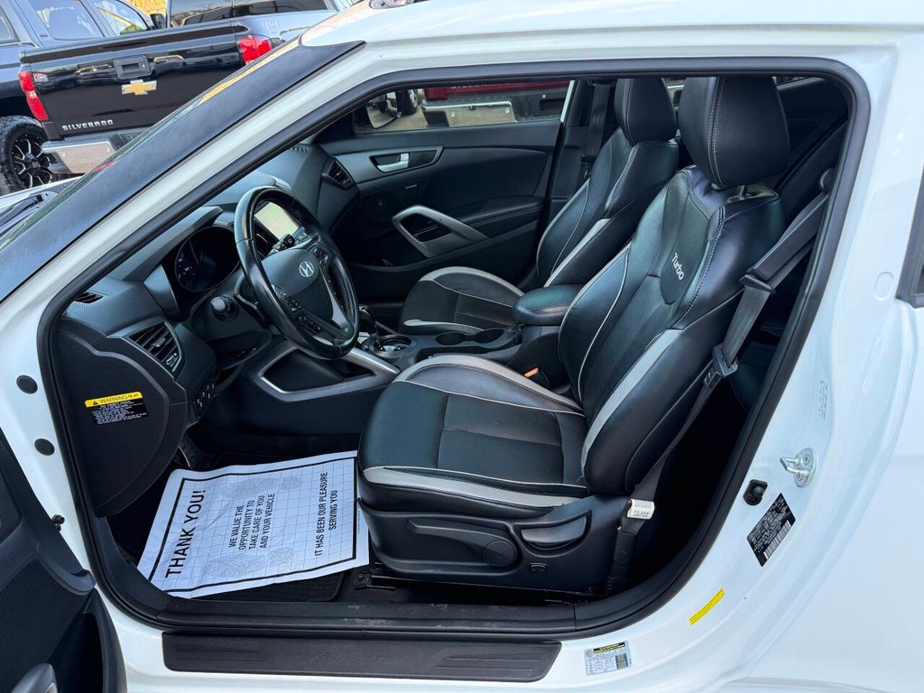 Hyundai Veloster Vehicle Full-screen Gallery Image 07