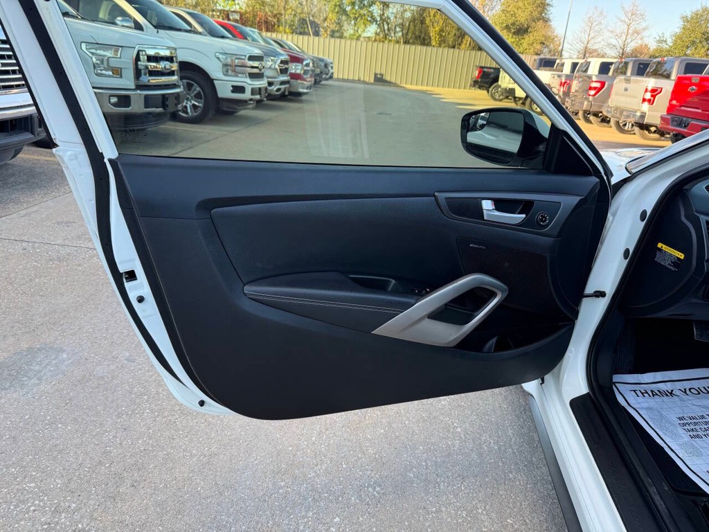 Hyundai Veloster Vehicle Full-screen Gallery Image 08