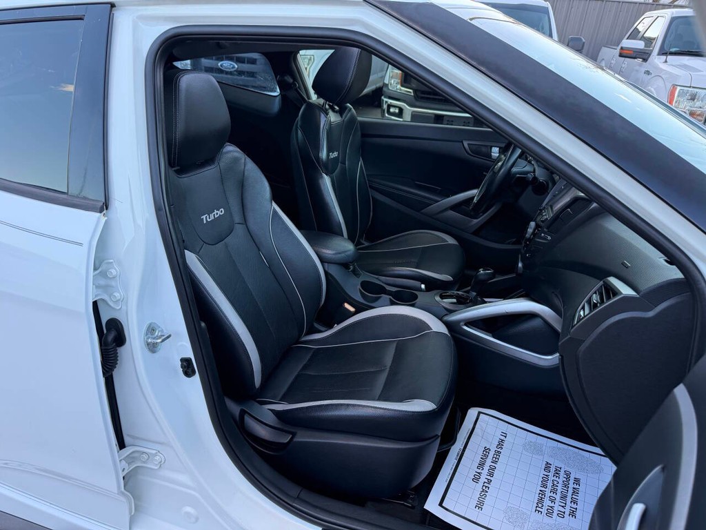 Hyundai Veloster Vehicle Full-screen Gallery Image 10