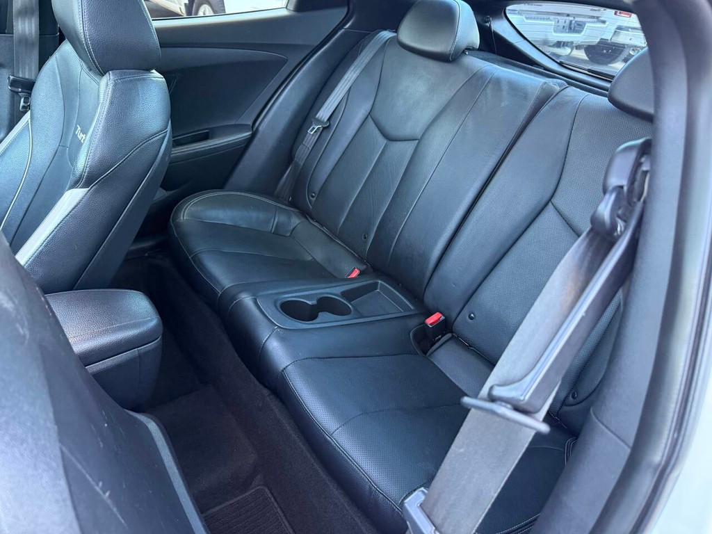 Hyundai Veloster Vehicle Full-screen Gallery Image 12