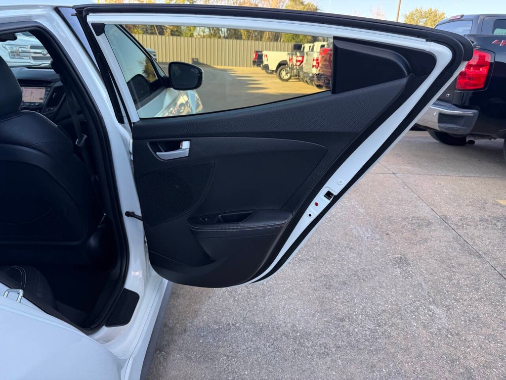 Hyundai Veloster Vehicle Full-screen Gallery Image 15