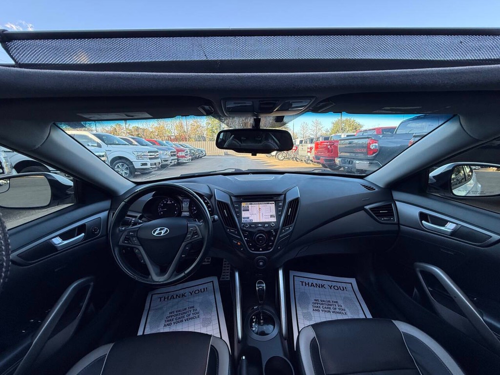 Hyundai Veloster Vehicle Full-screen Gallery Image 17